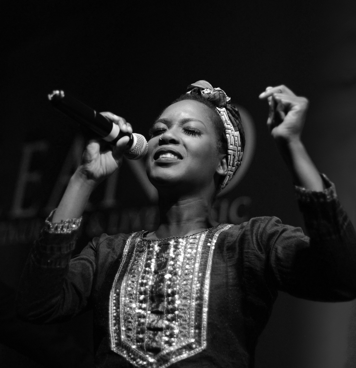 Smallest Kingdom - South African Edition mit der Star-Sängerin Zamajobe Sithole 